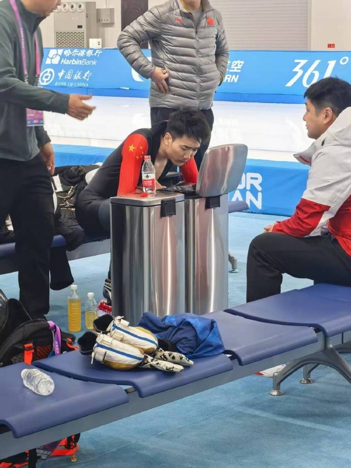 ?高亭宇回应累吐了：昨天受了点伤 筋疲力尽的时候反应出来了