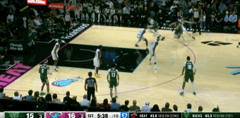 力劈华山！普林斯突破抛传 字母哥跟进起飞力压防守单臂空接炸扣