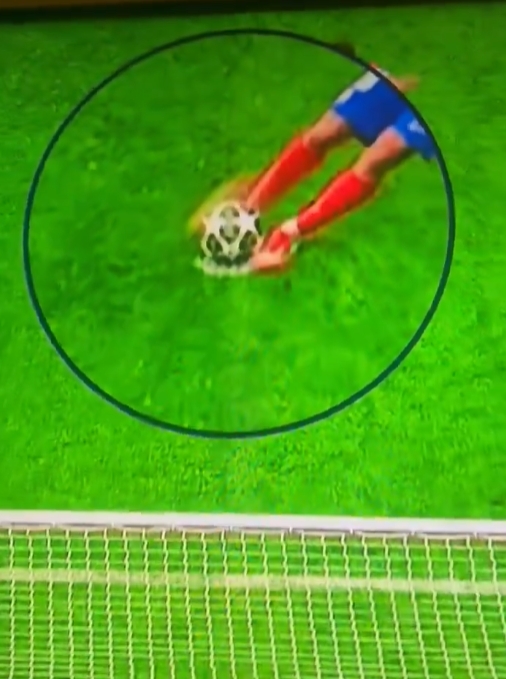 世体：技术鉴定证伪VAR录像，小蜘蛛点球“双重触球”视频涉剪辑