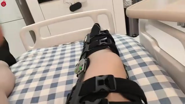 之后要躺着拉？姿态膝盖受伤后展示自己最新高级便盆器