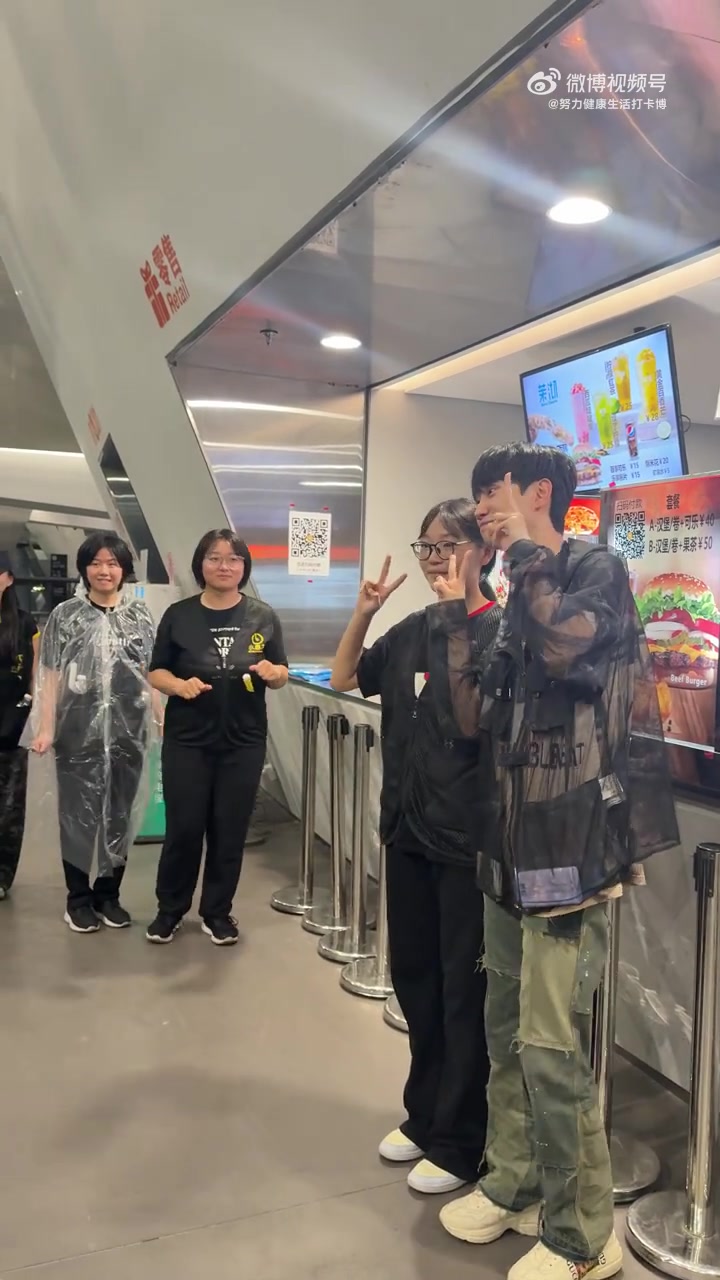 这就是大主播！糖小幽分享：笑死 王心凌演唱会结束变成doinb粉丝见面会